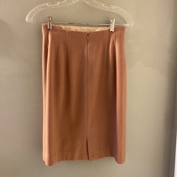 Ropé Italian wool suit with skirt - Picture 8 of 10